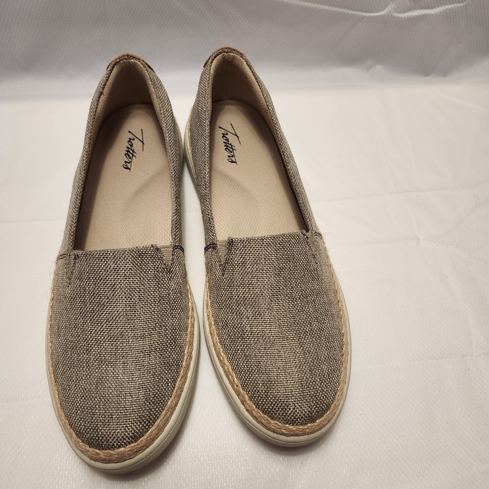 Trotters Accent Espadrille‎ womens slip on shoes Sage 10N Neutral Elevated Style